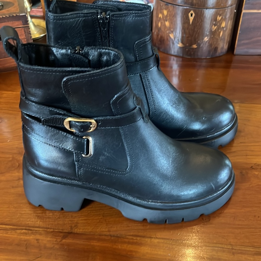 Steve Madden Colletta Leather Buckle Detail Lug Sole Booties - Picture 9 of 14